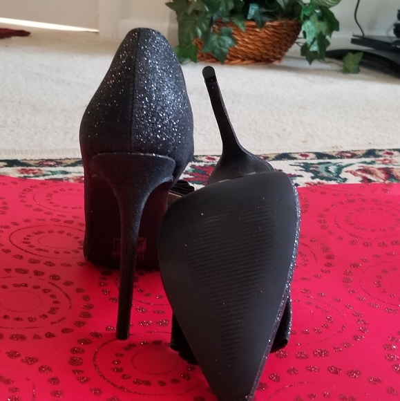 Pointed Toe Heels - Picture 7 of 7